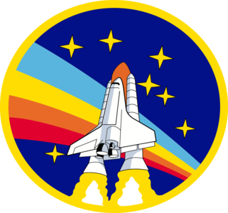 clip art clipart svg openclipart color vehicle 图标 science fiction label round space rocket stars insignia sticker circle rainbow memory logo nasa spacecraft patch shuttle exploration take-off single seater endeavour 1988 challenger 剪贴画 颜色 标签 圆形